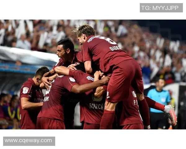 克卢日与索陆的激烈对决揭示了足球战术与团队合作的重要性 克卢日与索陆的激烈对决揭示了足球战术与团队合作的重要性