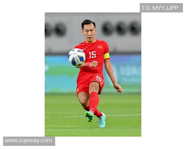 日本足球明星黄头发男生的成长历程与职业生涯精彩瞬间回顾 日本足球明星黄头发男生的成长历程与职业生涯精彩瞬间回顾