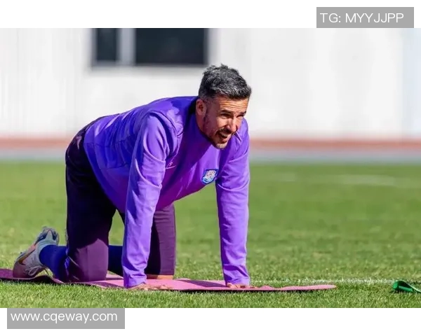 足球明星亲自设计服装与粉丝互动展现独特魅力与时尚风格 足球明星亲自设计服装与粉丝互动展现独特魅力与时尚风格